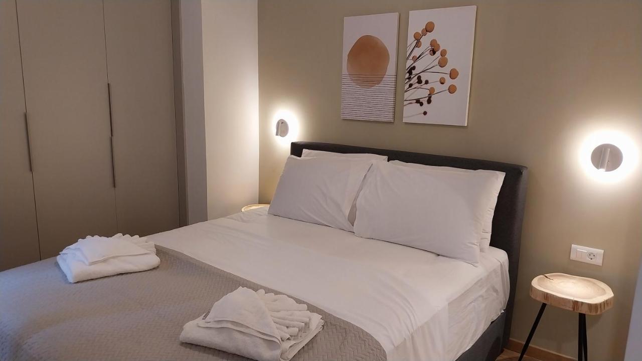 Uni Island - City Heart Suites Heraklion Exterior foto