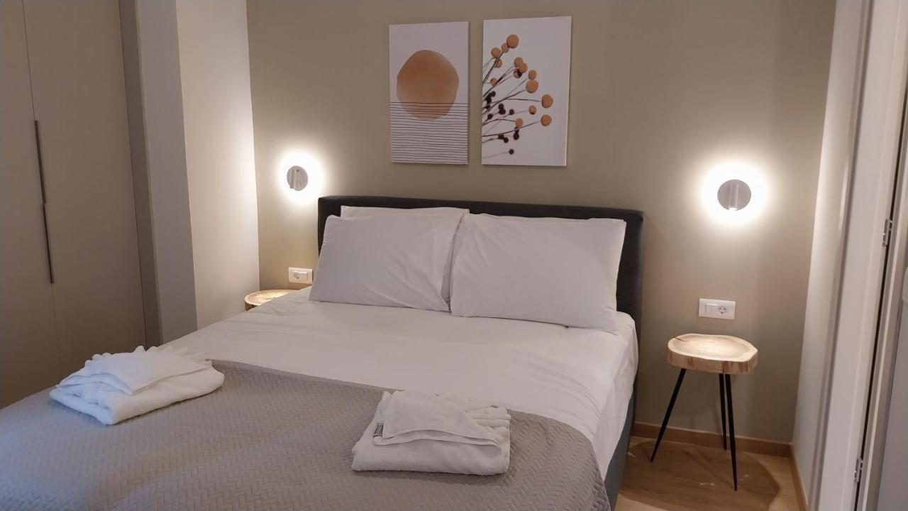 Uni Island - City Heart Suites Heraklion Exterior foto