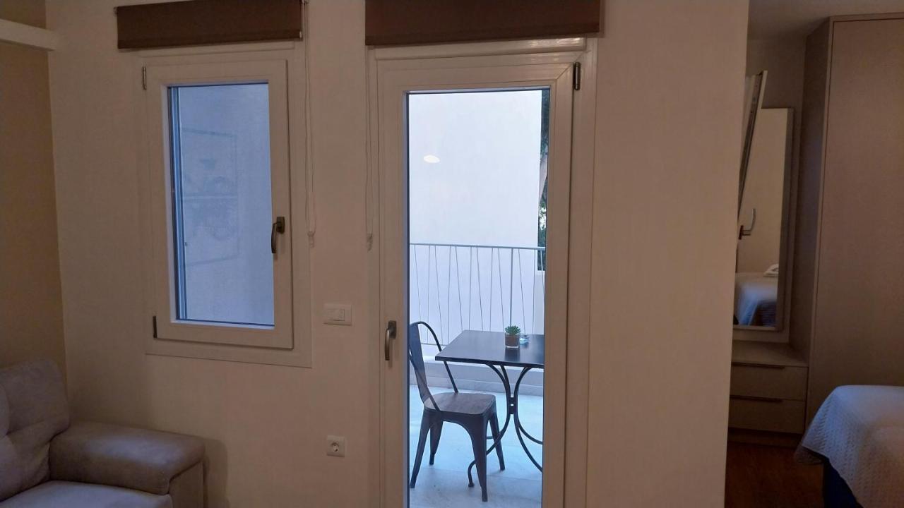 Uni Island - City Heart Suites Heraklion Exterior foto