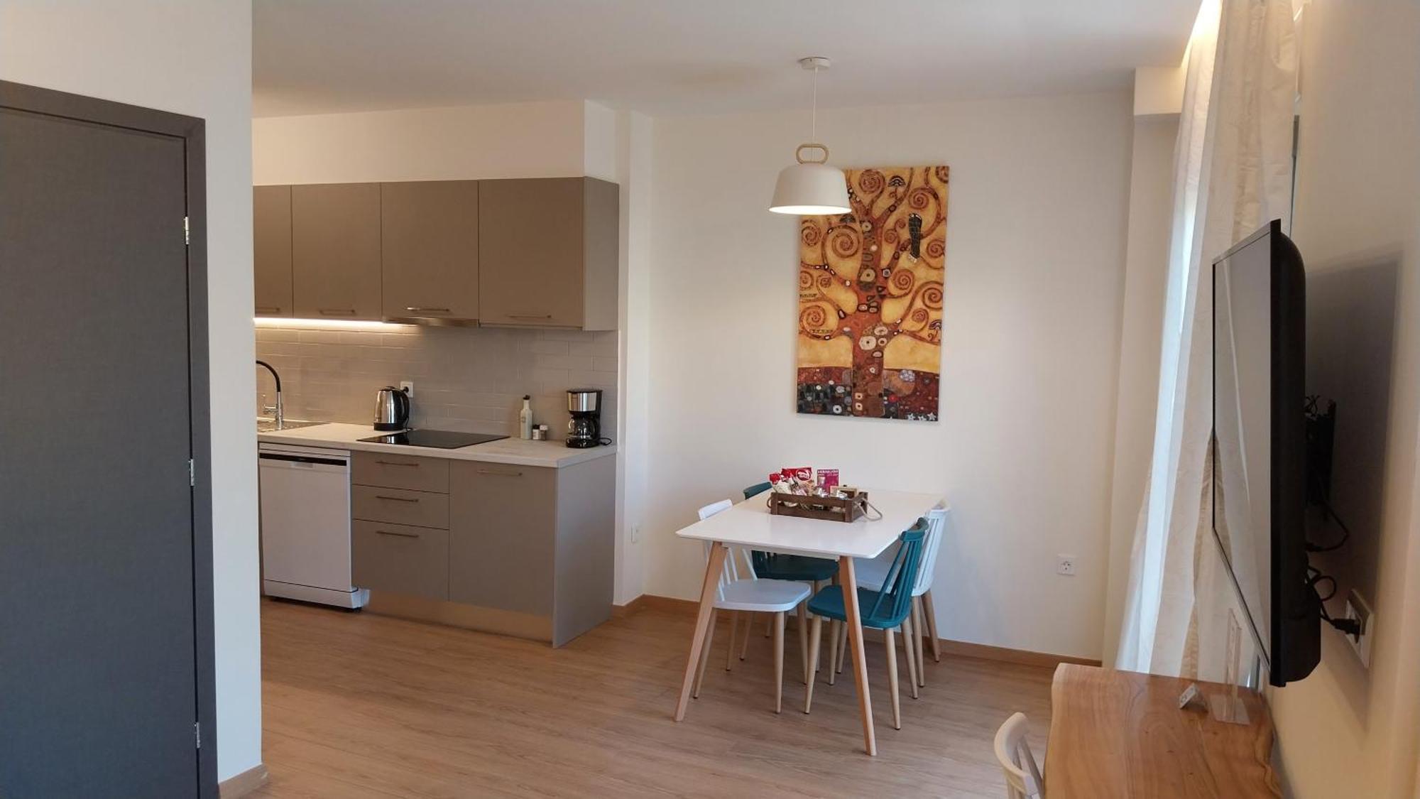 Uni Island - City Heart Suites Heraklion Exterior foto