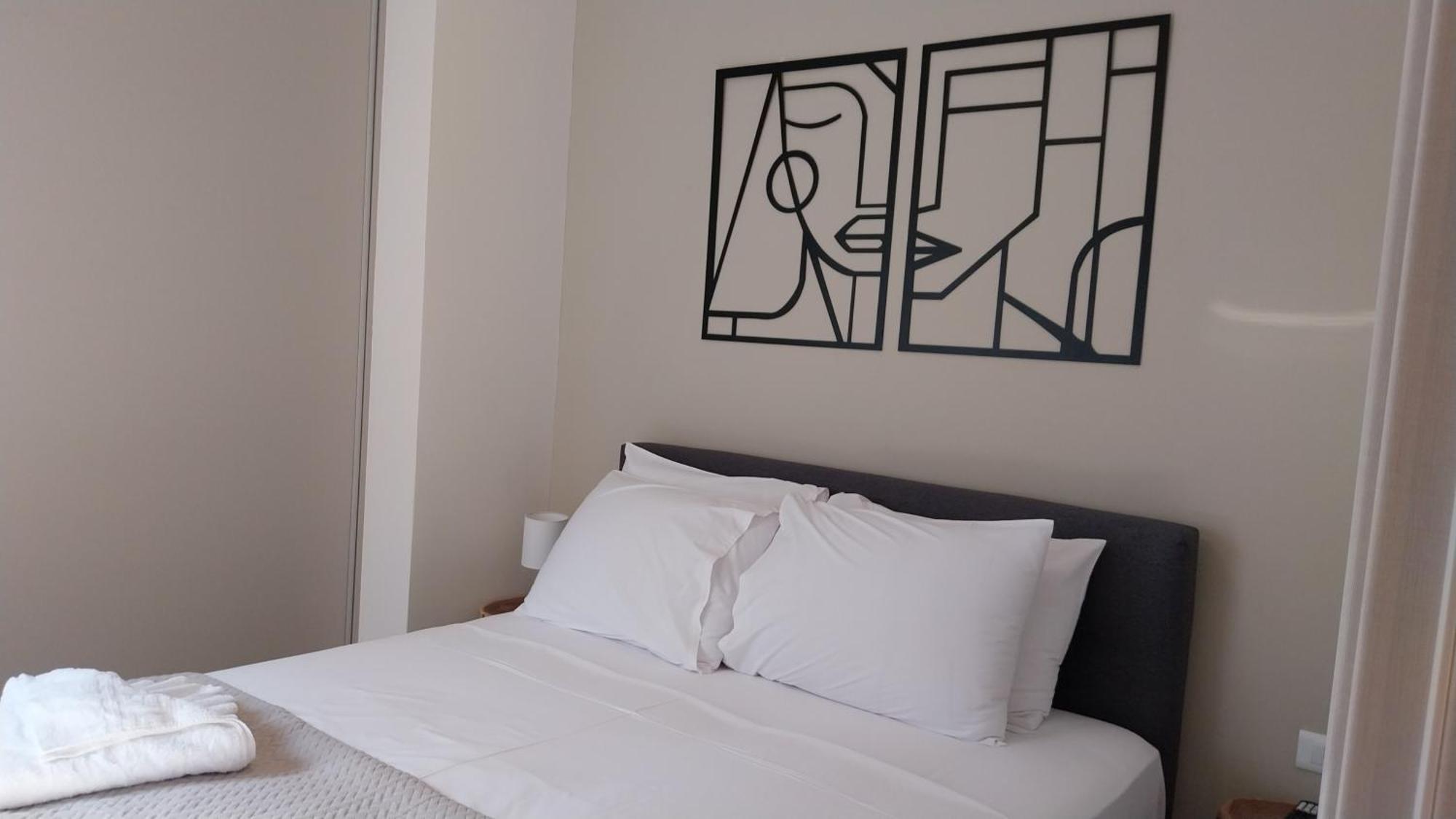 Uni Island - City Heart Suites Heraklion Exterior foto