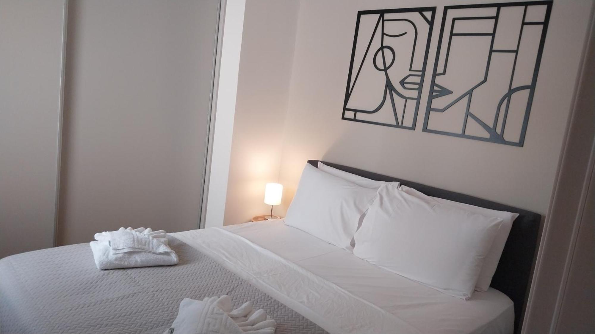 Uni Island - City Heart Suites Heraklion Exterior foto